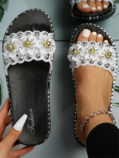 

Floral Beaded Beach Strap Slippers, Gray, Slippers