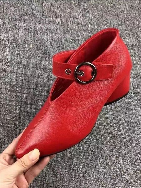 

British Style V-shaped Adjustable Buckle Block Heel Pumps, Red, Heels
