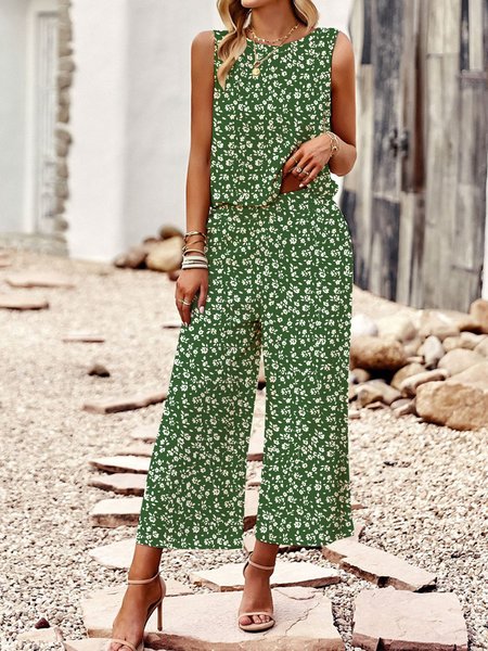 

Women Small Floral Crew Neck Sleeveless Comfy Casual Top With Pants Two-Piece Set, Green, Sets