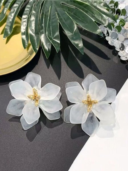 

Holiday Flower Silver Needle Earring, White, Earrings