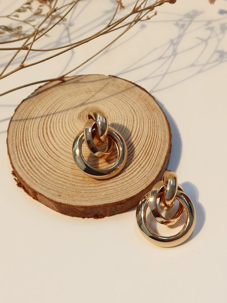 Gold geometric round ear clips, Golden, Earrings