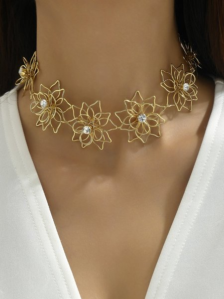 

Hollow Out Flower Rhinestone Embellished Collarbone Chain Necklace, Golden, Necklaces