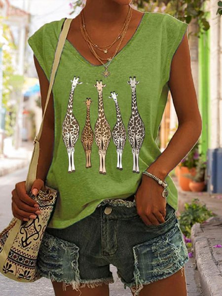 Giraffe Printed Women's Casual V Neck T-Shirt, Green, Tank Tops
