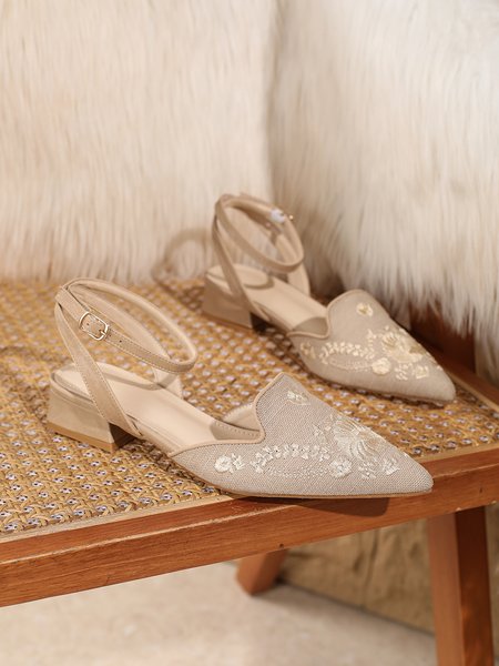 

Elegant Floral Embroidered Low Heel Toe-covered Sandals, Khaki, Sandals