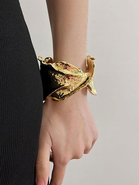 

Urban Metal Bangle, Golden, Bracelets