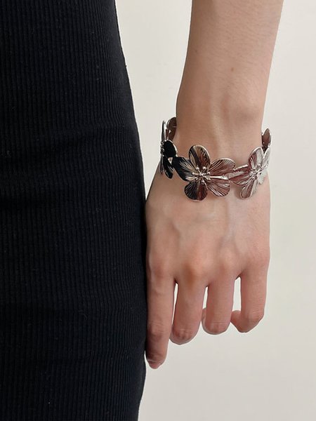 

Daily Elegant Floral Bangle, Silver, Bracelets