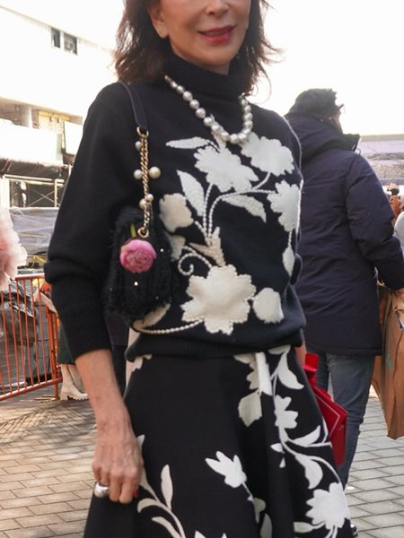 

Floral Loosen Turtleneck Elegant Sweater, Black-white, Pullovers