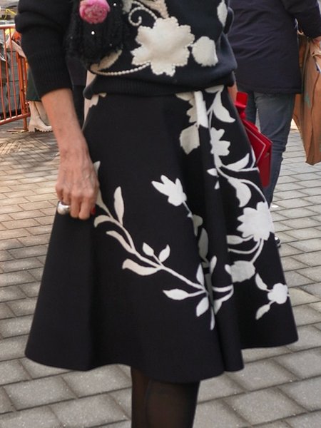 

Loose Elegant Floral Skirt Sweater, Black-white, Skirts