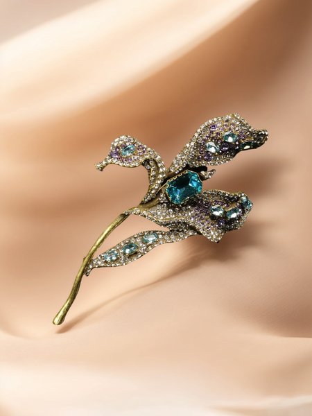

Elegant Floral Brooch, Blue, Other Accs
