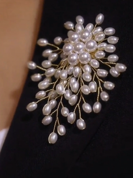 

Exquisite pearl brooch, White, Brooches