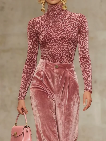 

Urban Leopard Turtleneck T-shirt, Pink, Tees