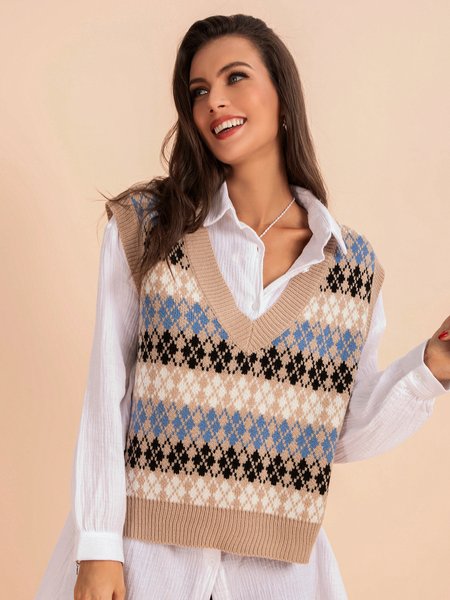 

V-neck blended geometric jacquard wool vest, Camel, Sweaters